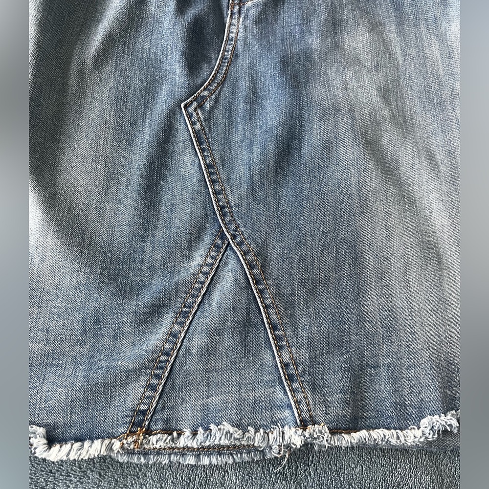 Plus size denim skirt - Picture 5 of 7
